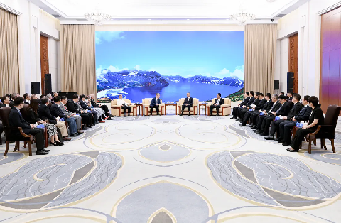 6月9日，省委书记黄强，省委副书记、省长胡玉亭会见参加2025长春国际光电博览会·Light国际会议的重要嘉宾。.webp.png